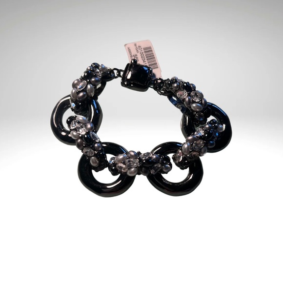 Elegant Black Beaded Bracelet - Picture 2 of 4